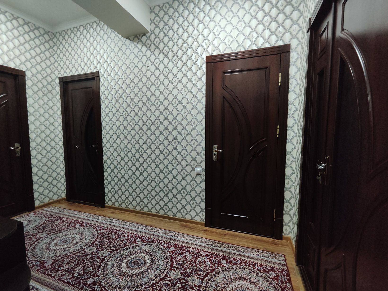 Сдается 2-х комнатная квартира в центре Ферганы.