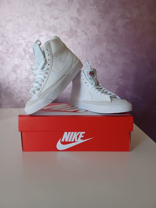 Дамски кецове Nike Blazer Mid 77