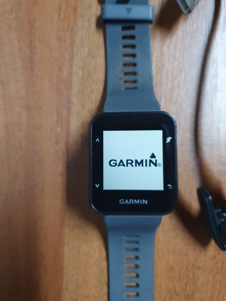 Vând ceas Garmin