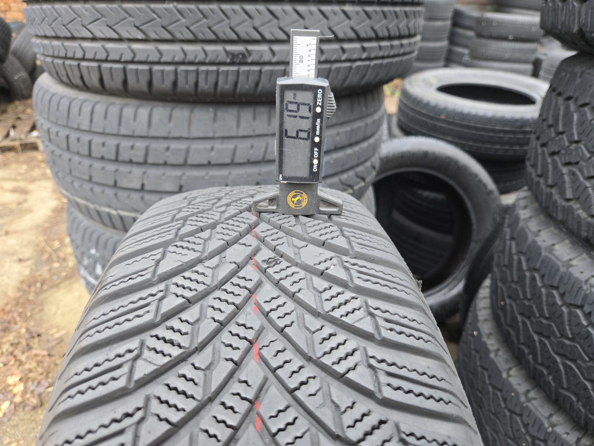 4бр. 215 65 16 Firestone зимни.