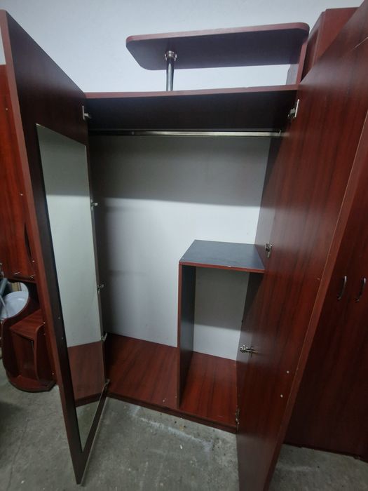 Vând mobila de sufragerie