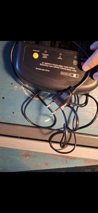 Incarcator de baterii NiCd si NiMh ptr toate tipurile de baterii