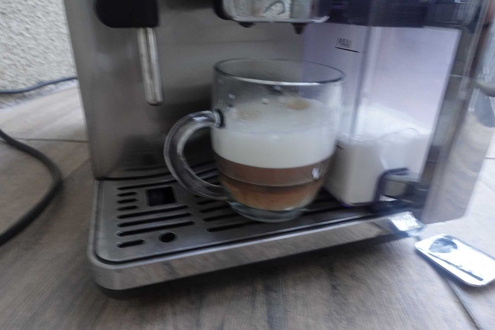 Saeco Exprelia espressor automat cu cana lapte