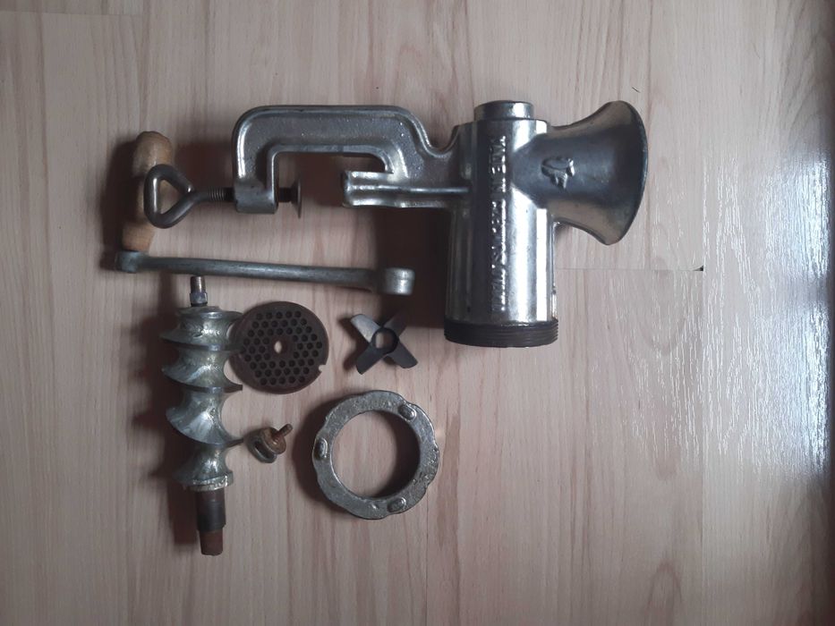 Машинка за мелене на месо, домати и други, Чехословакия