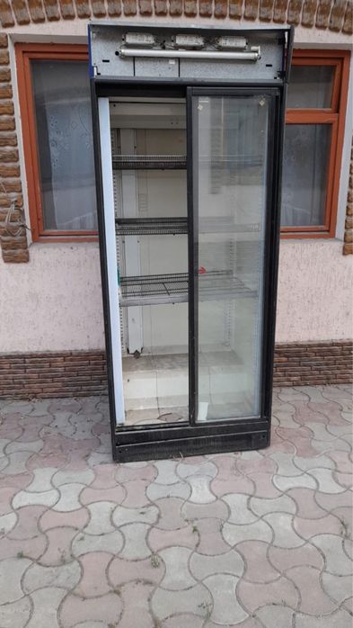 Продаю холодильник под напитки