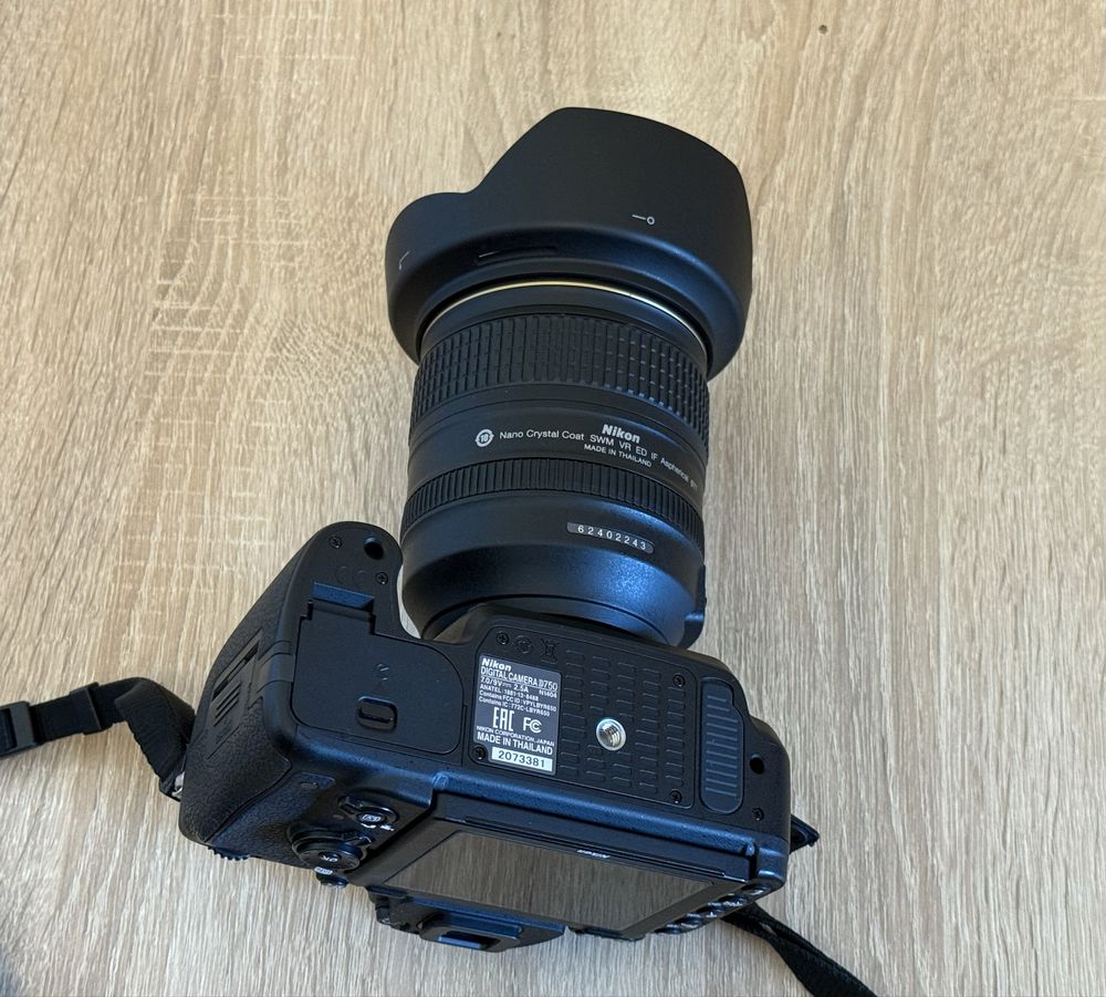 Nikon D750 AF-S NIKKOR 24-120 mm  (2580 Cadre)