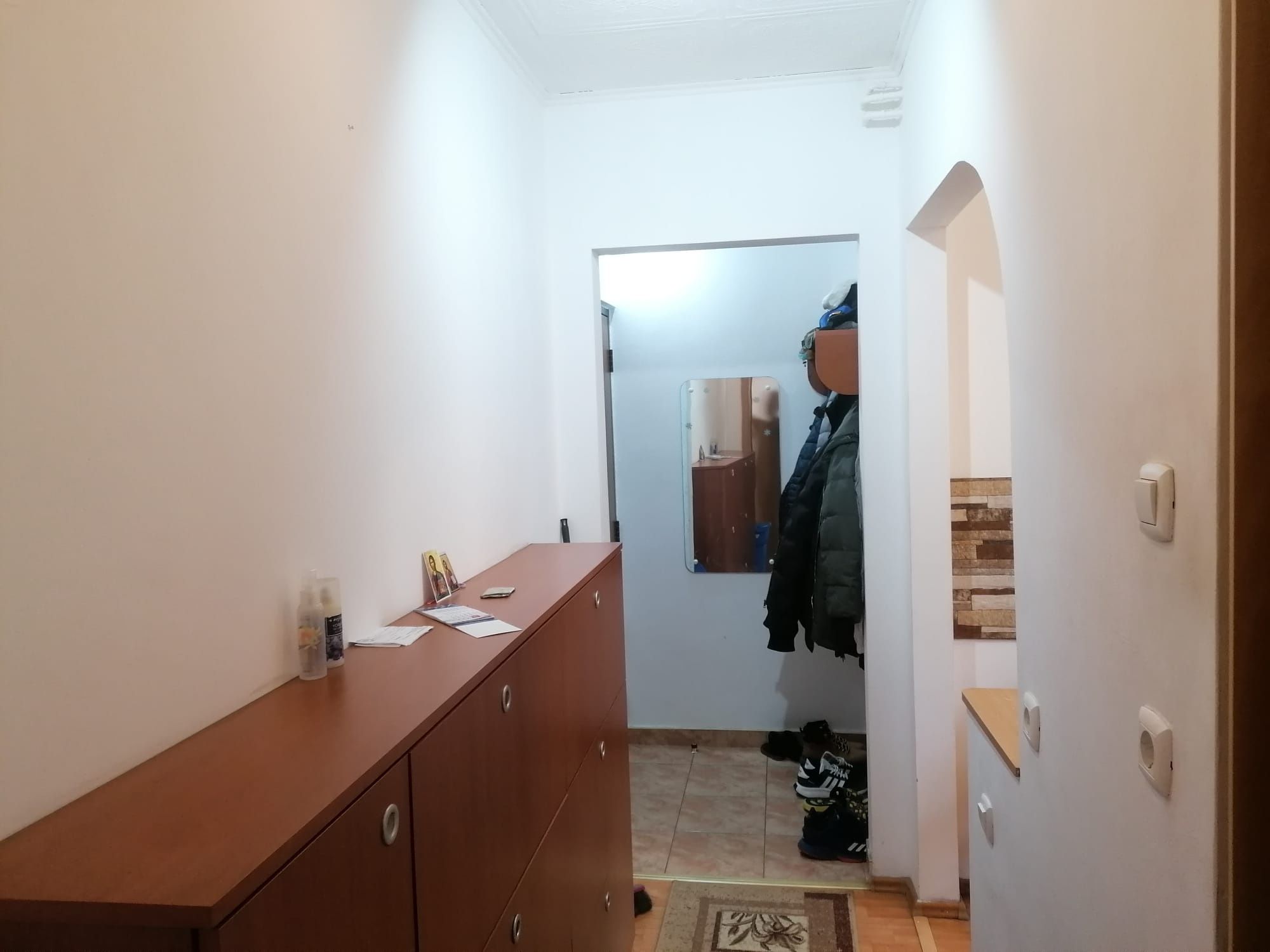 Închiriez apartament 2 camere zona Mihai Viteazu