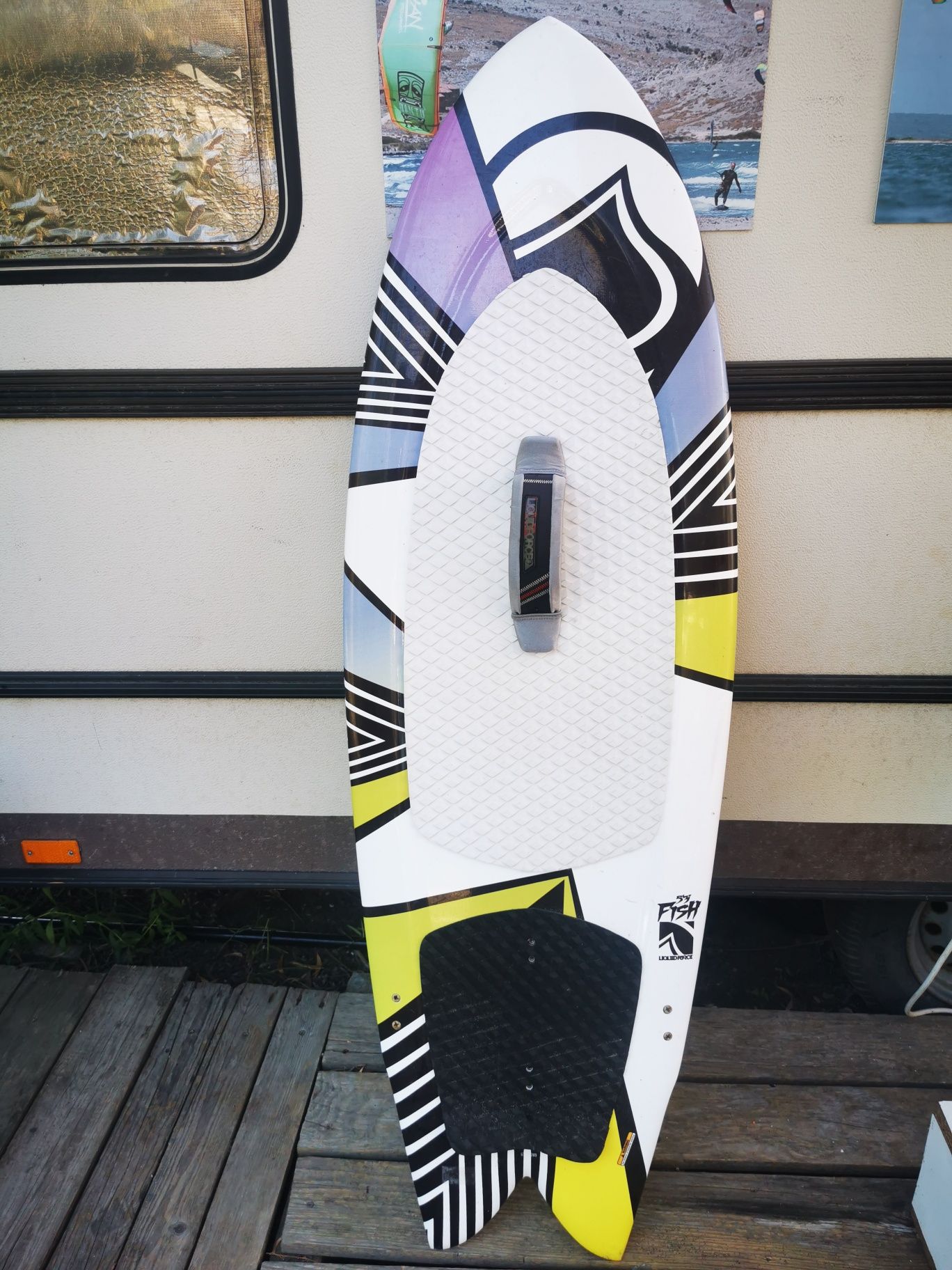 Placa Fish Liquid Force kitesurfing kiteboarding