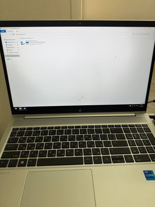 HP Laptop i5 8 / 256