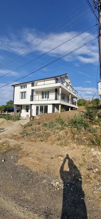 Двуетажна къща 206кв.м с.Айдемир