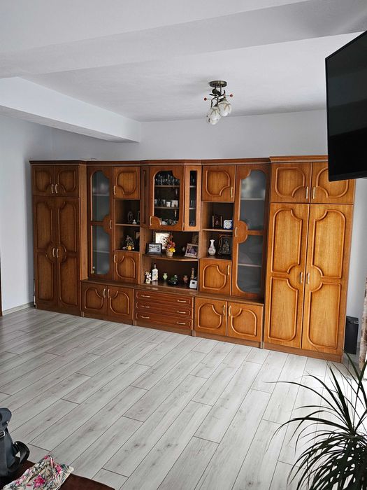 Mobilă de living din 5 corpuri aproape nouă