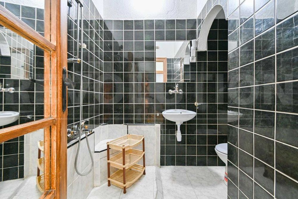 Продава се Двустаен апартамент в София, Център - 60 кв.м за 5834 €/кв.м - Снимка #9