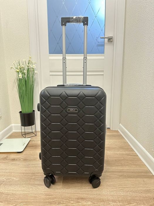 Продам новый стильный чемодан І ручная кладь І размер S І поликарбонат