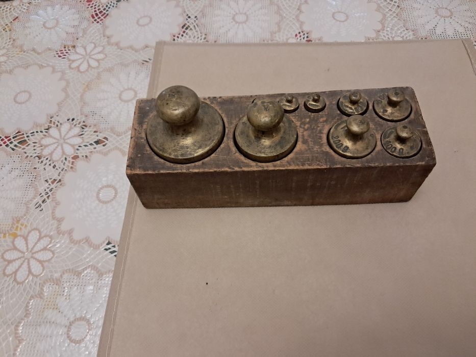 Стар кантар с две гнезда