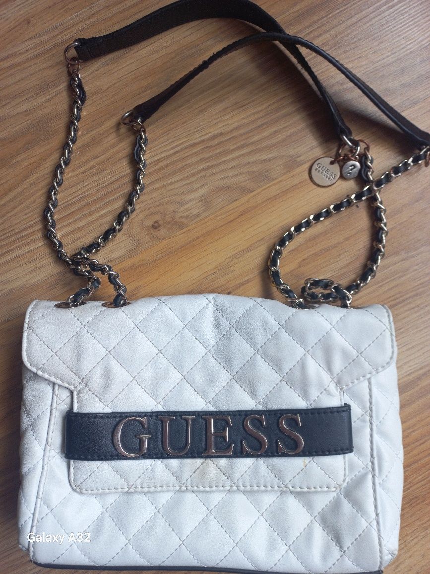 Чанта GUESS маркова