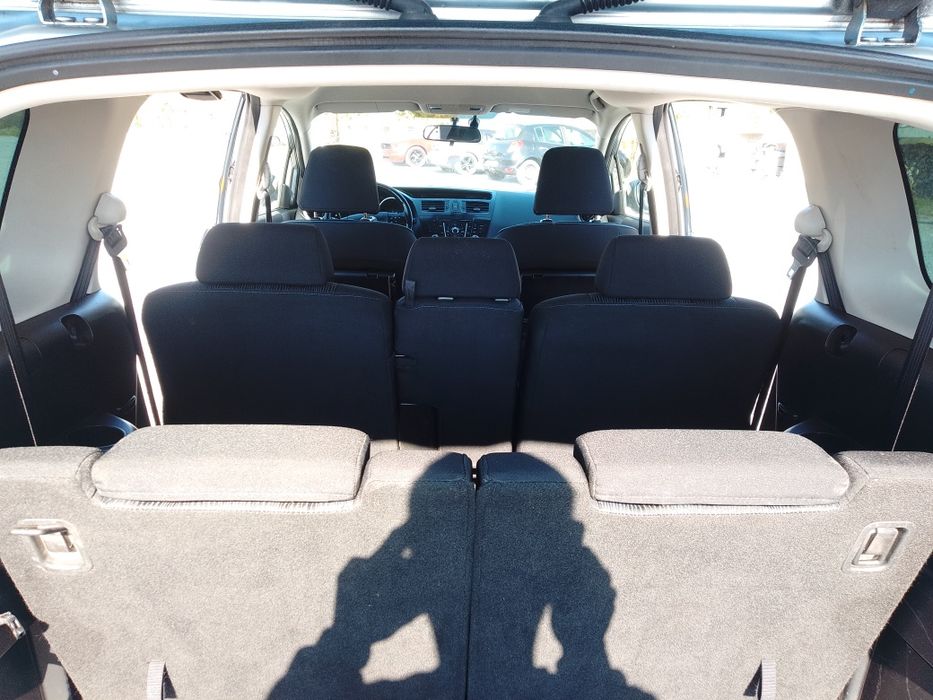 Mazda 5 cu 7 locuri motor 1.6 dízel euro 5 ne rosu valabil 3 luni