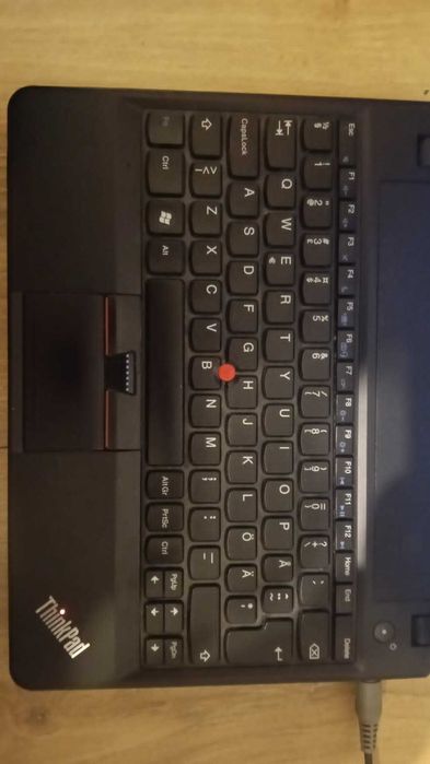 Laptop Lenovo Thinkpad x130e 4gb RAM Windows7 AMD E450 300 gb HDD