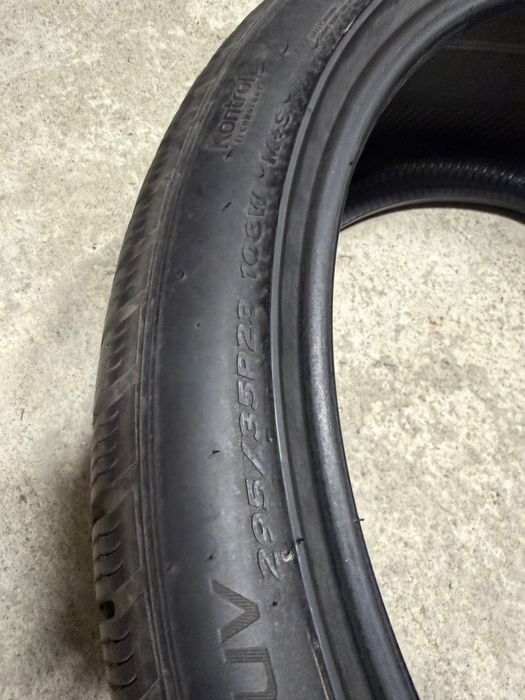 Vând 2 Anvelope de iarna Hankook 295 35 23 Winter I cept Evo2 SUV 108W