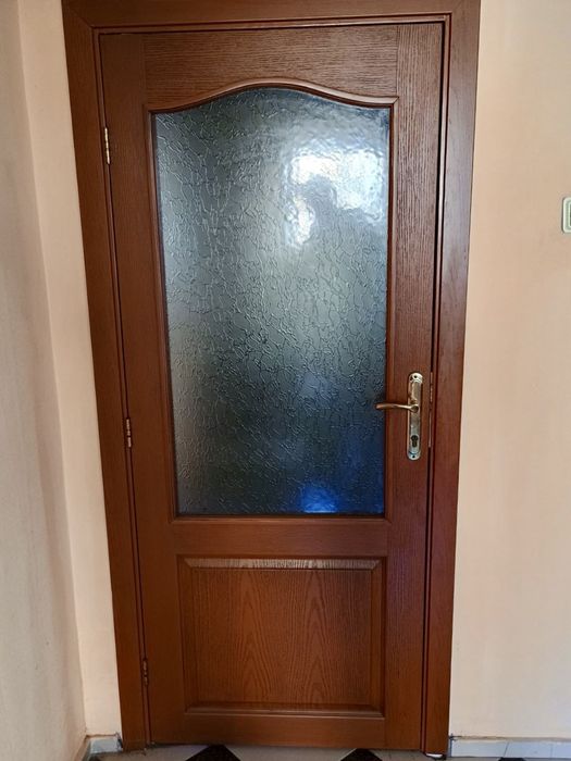 Продавам 3 вътрешни интериорни врати – много добро състояние