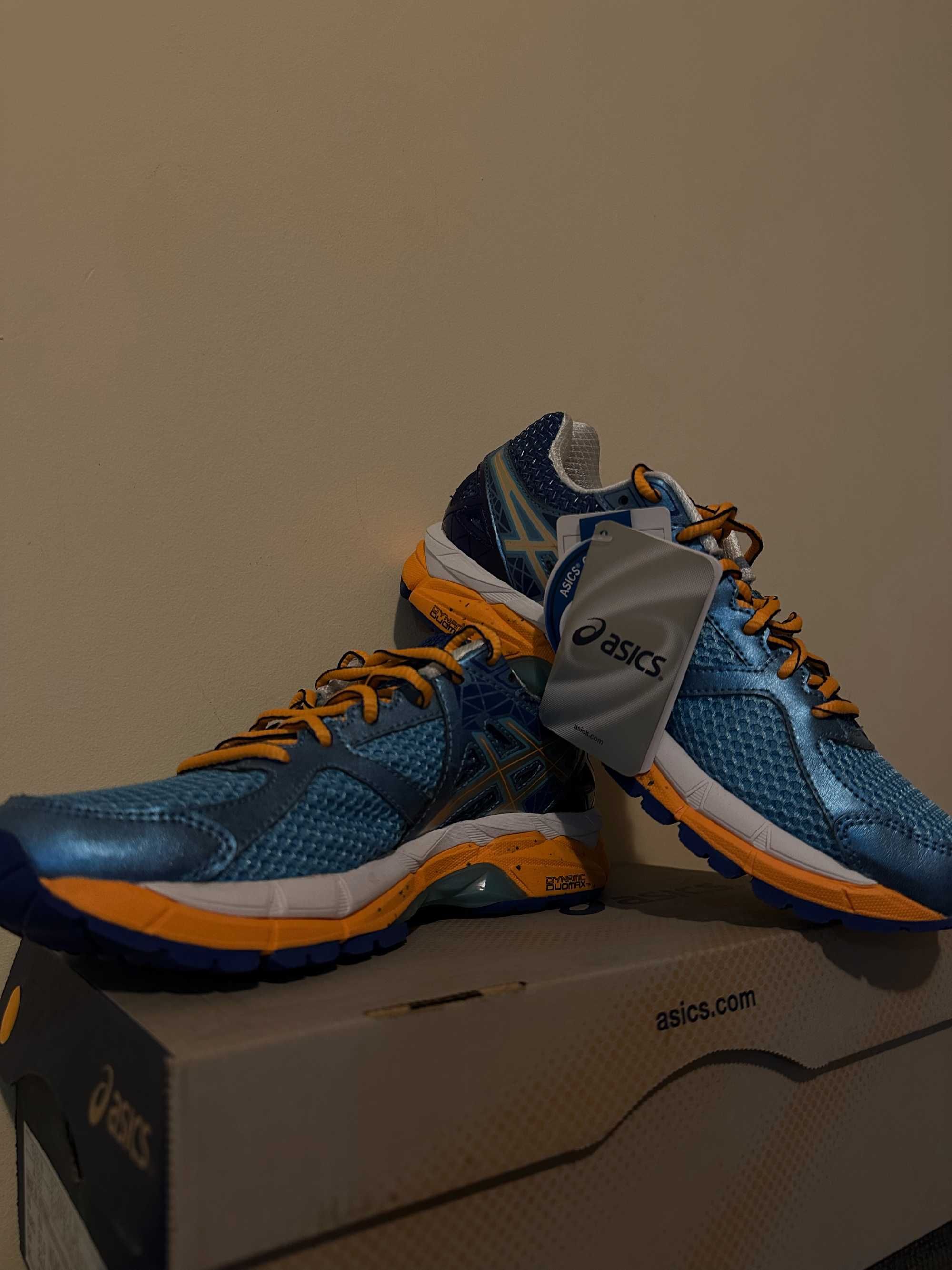 Дамски маратонки за бягане Asics GT- 2000 3