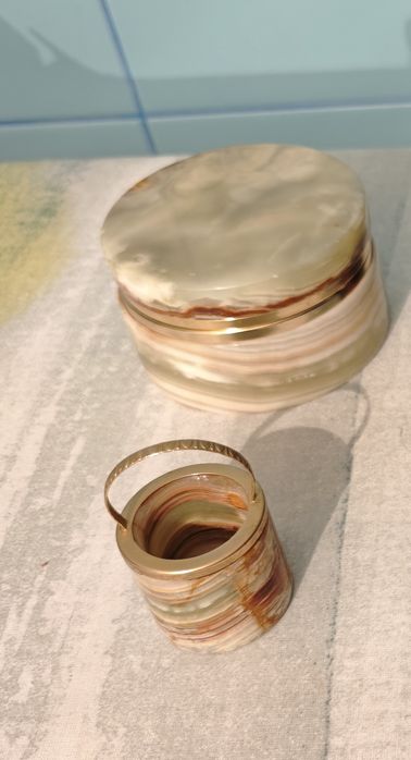 Cutii de bijuterii din piatra si lemn