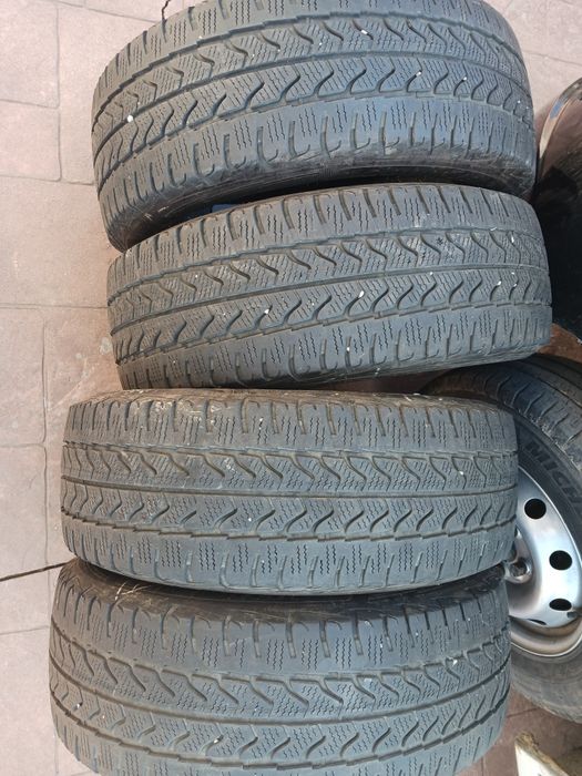 Cauciucuri C-uri 215/60/17