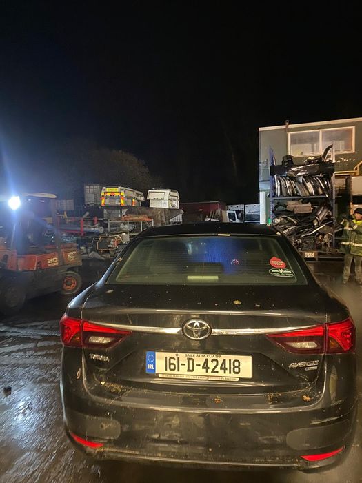 Portiera stânga dreapta oglinzi toyota avensis 1.8 benzina euro 6