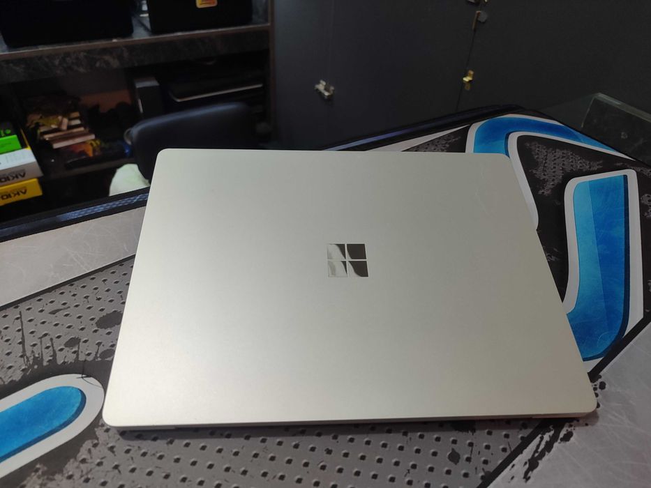 Мощный офисный ноутбук Microsoft Surface i5-1035G1 16/256