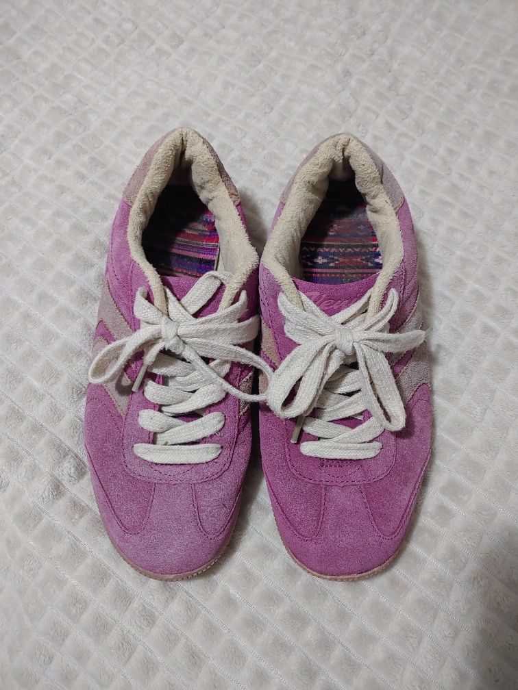 Кецове Puma и Venice