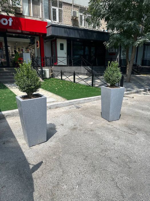 Sikameka va urnalar gul tuvaklar