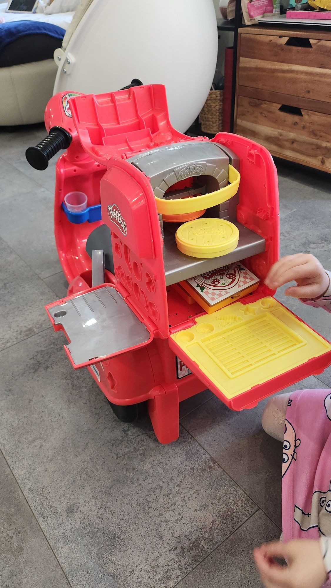 Play-doh мотор за бутане