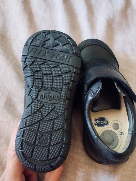 Обувки Чико нови 25