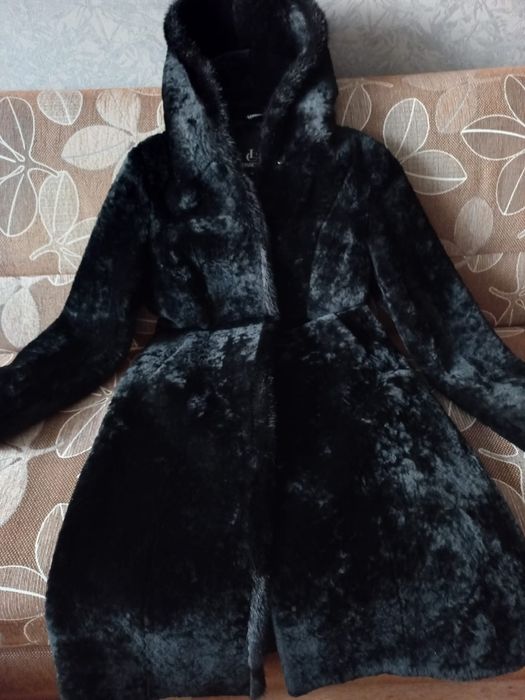 Продам шубу цигейковую.