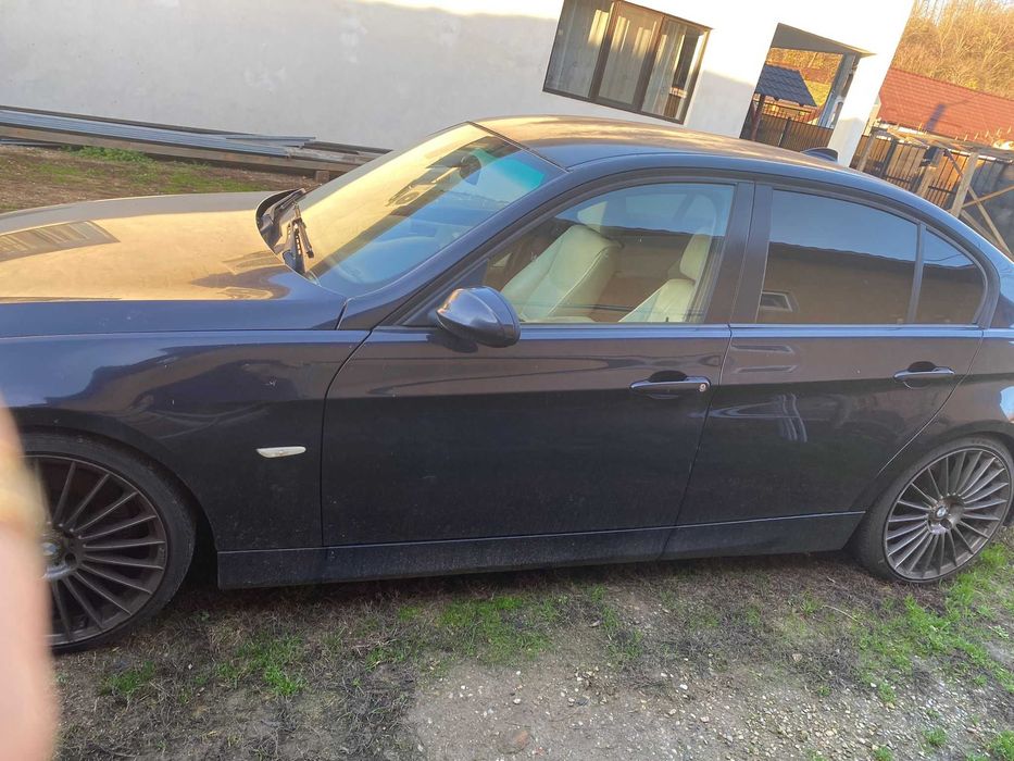 BMW E90  avariat