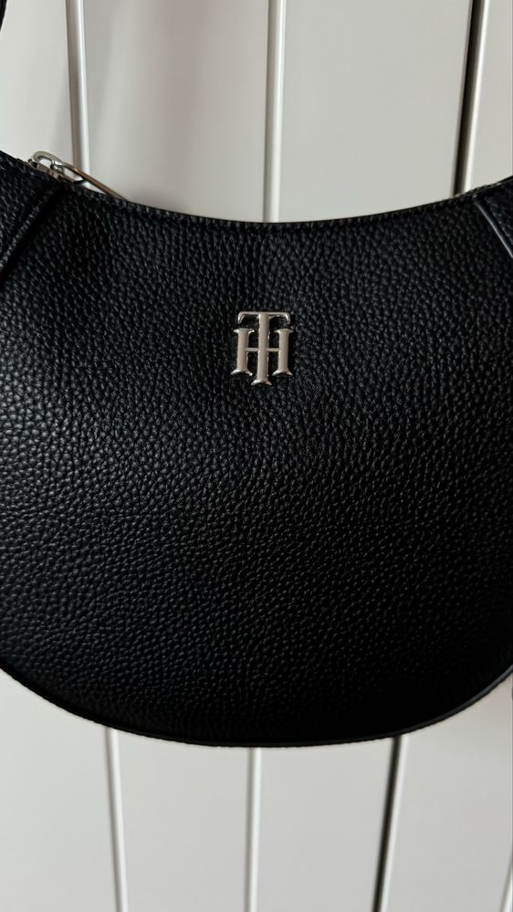 Tommy Hilfiger черна дамска чанта