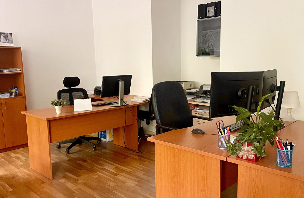 Дава се под наем Офис в София, Лозенец - 80 кв.м за 127.5 € - Снимка #1