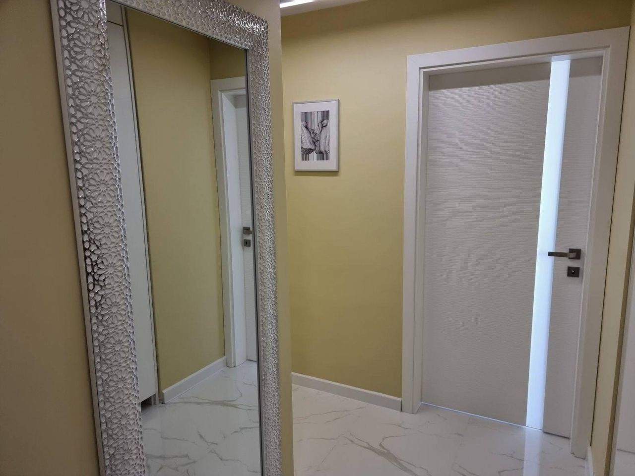 Дава се под наем Тристаен апартамент в София, Зона Б-18 - 100 кв.м за 1350 € - Снимка #6