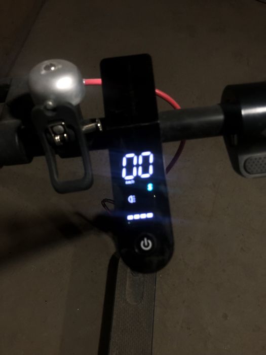 Электронный самокат ELEMENT