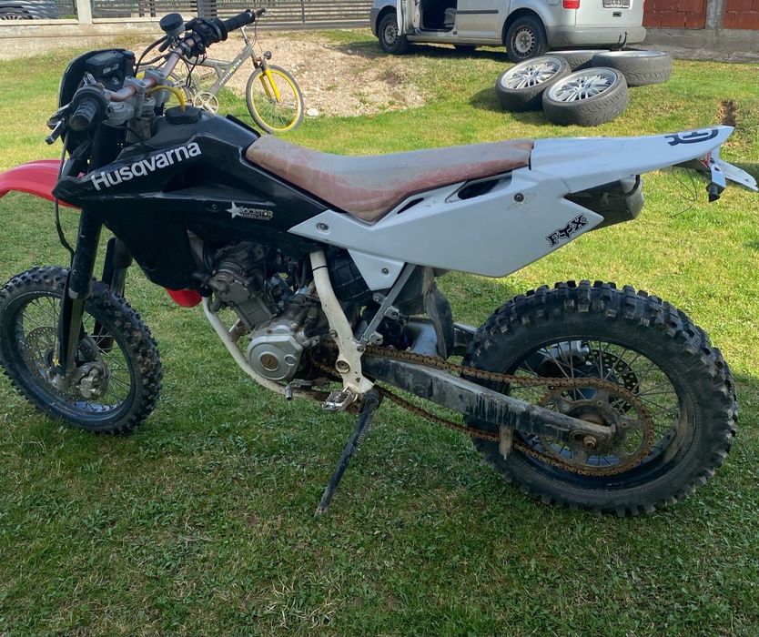 Vând Husqvarna 125 cc,4t