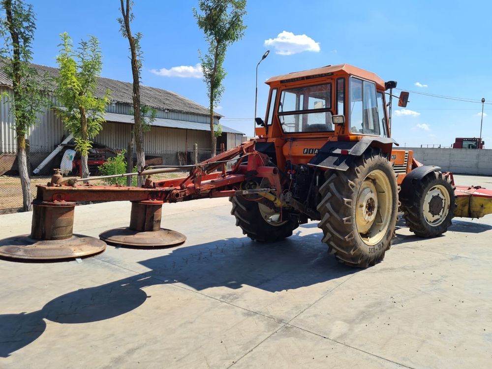 Vând tractor Fiat 990