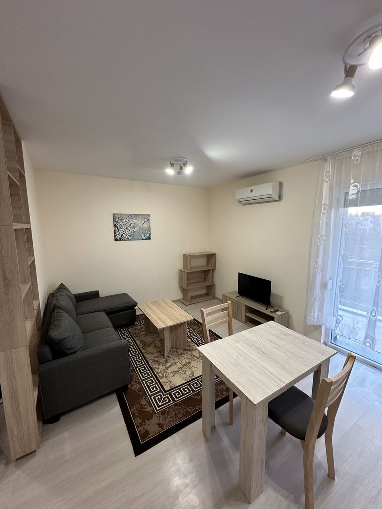 Дава се под наем Двустаен апартамент в Свиленград - 65 кв.м за 382.5 € - Снимка #1