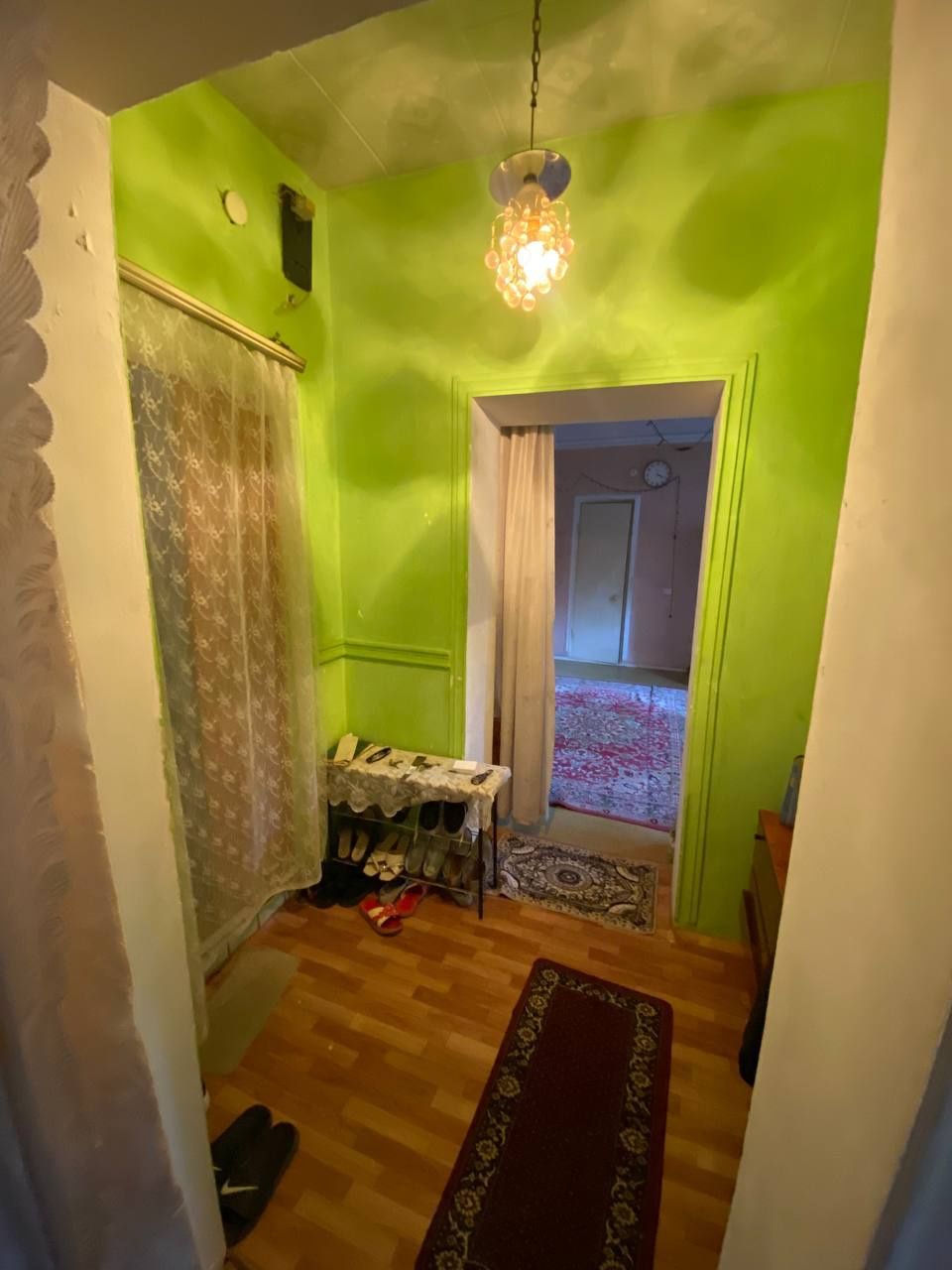 Срочно 2 хонали квартира сотилади.Ул.Навои 35а