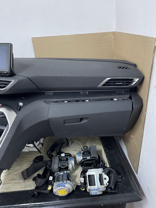 Plansa bord cu kit airbaguri si centuri Peugeot 5008 3008 2017-2024