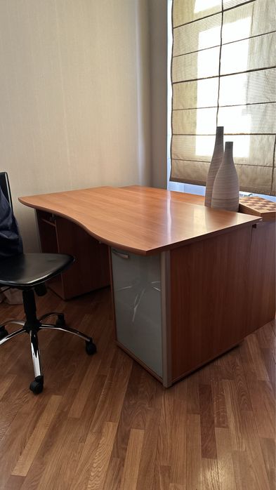 Рабочий стол с приставной частью