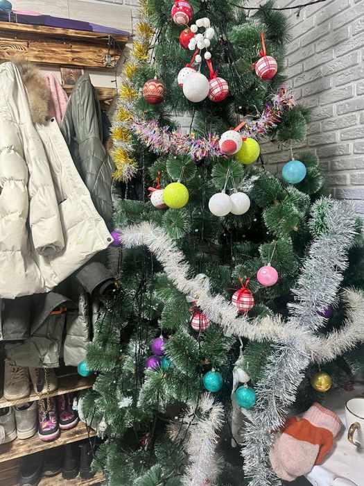 Ёлка в отличном состоянии