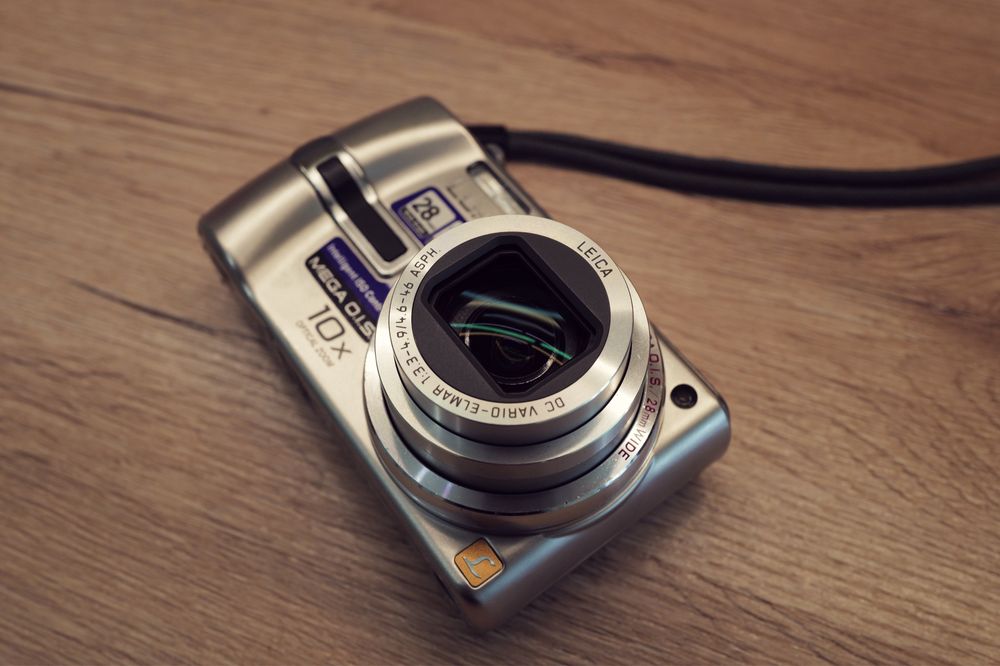 Aparat foto Panasonic Lumix TZ3 lentile Leica card incarcator