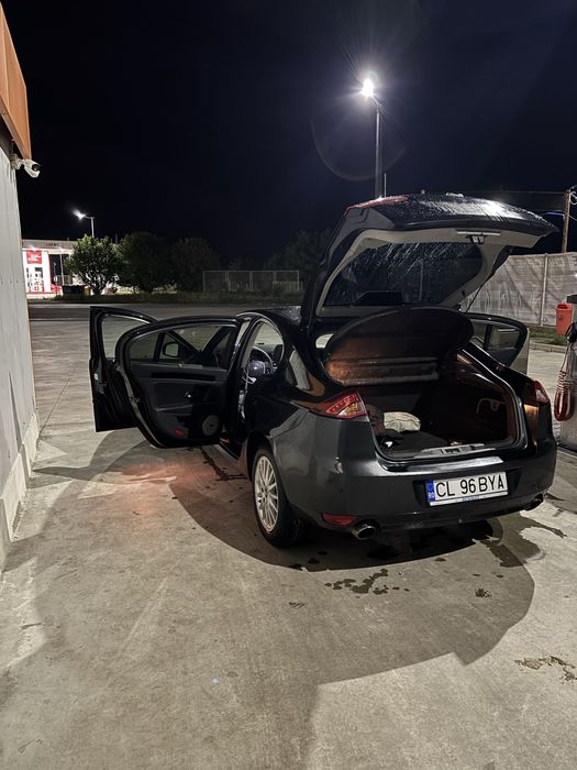 /// RENAULT LAGUNA 2.0 dci 130 CP ///