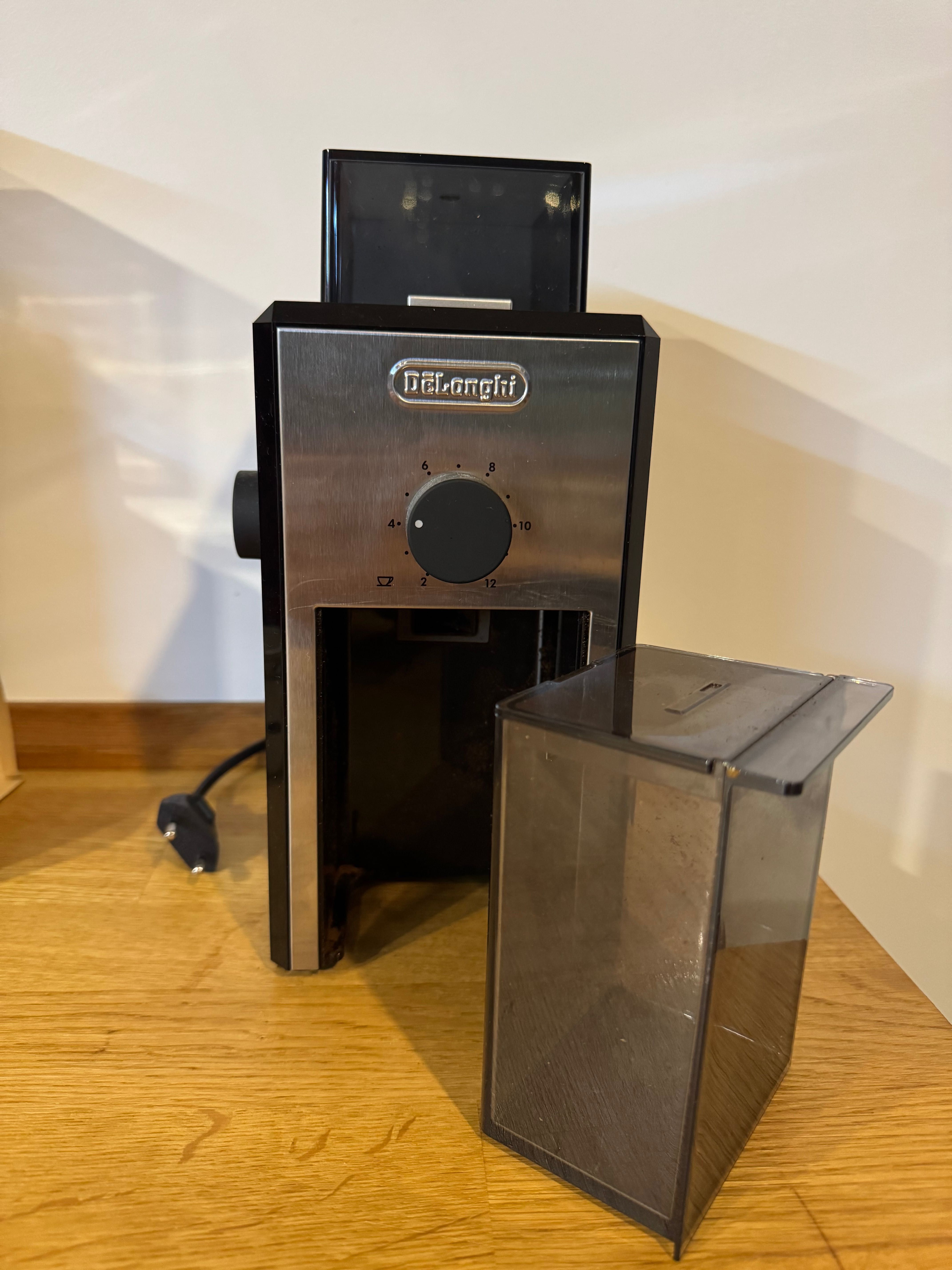 Кафемелачка DeLonghi KG 79 в гаранция