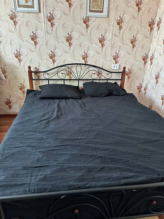 Продам двухспальную кровать