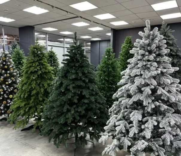 Новогодняя ёлка. Yangi yil archa.